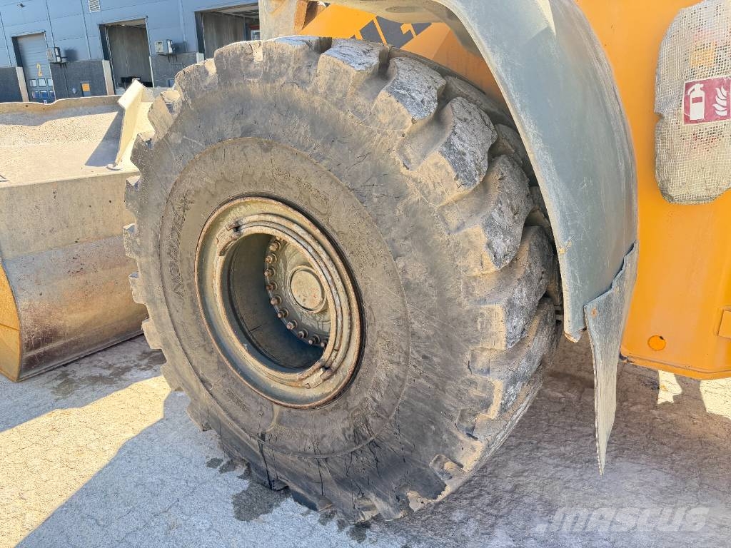 Liebherr L 586 Wheel loaders