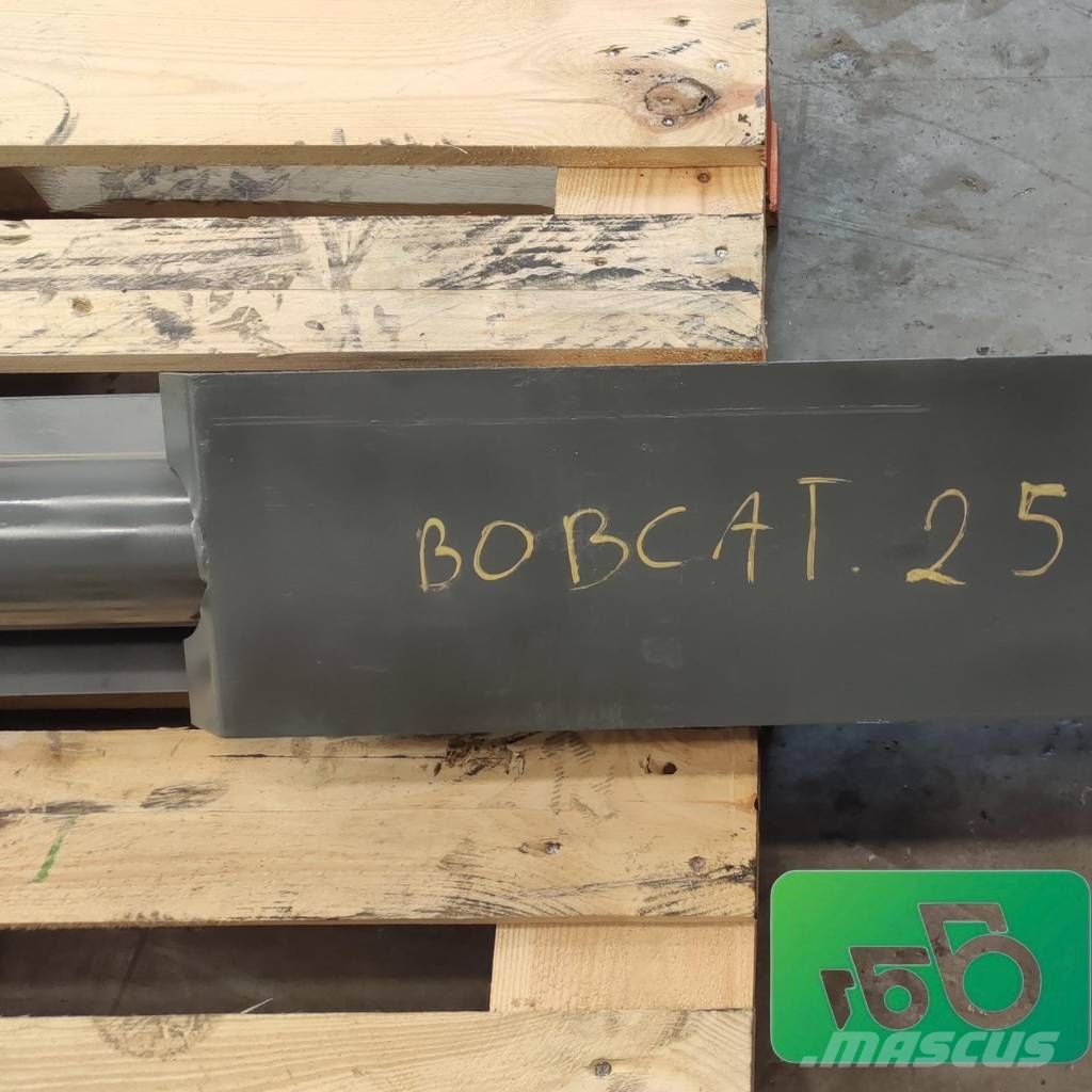 Bobcat T2556 Arm extension actuator 96460.1 Saseler