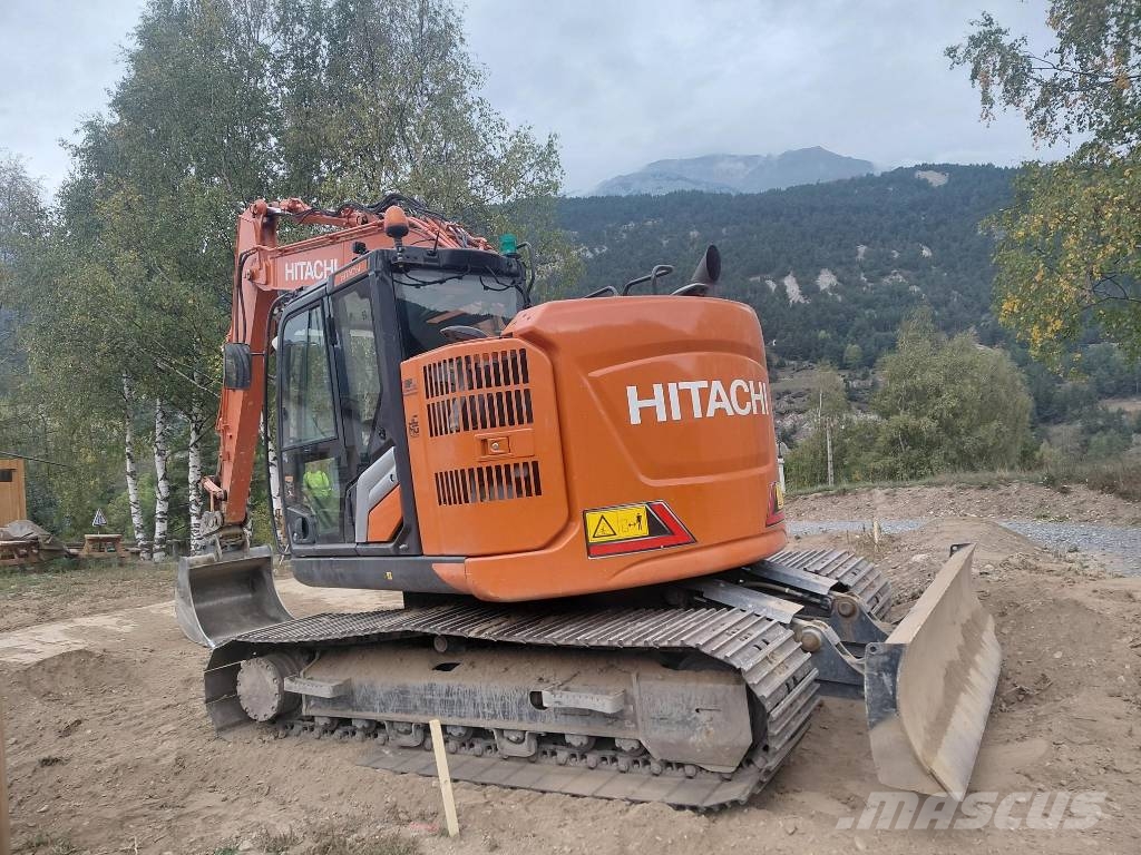 Hitachi ZX 135 USBL-7 Bandgrävare