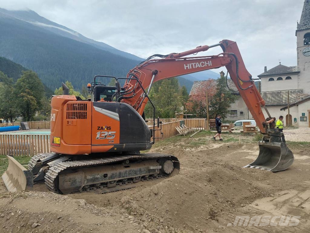 Hitachi ZX 135 USBL-7 Bandgrävare