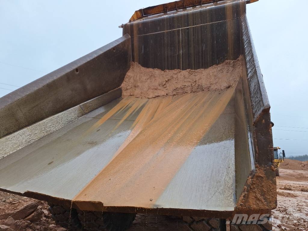 Komatsu HD 605-7E0 Camiones de volteo rigidos
