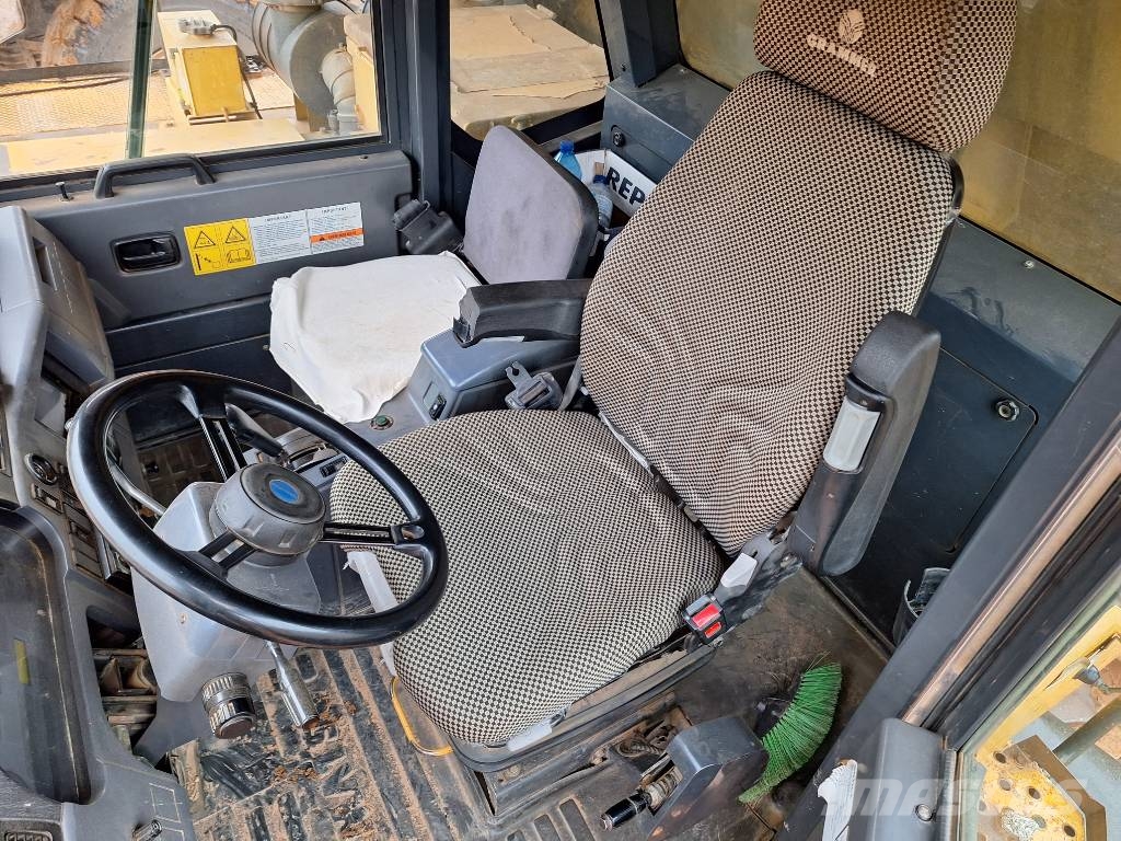 Komatsu HD 605-7E0 Camiones de volteo rigidos
