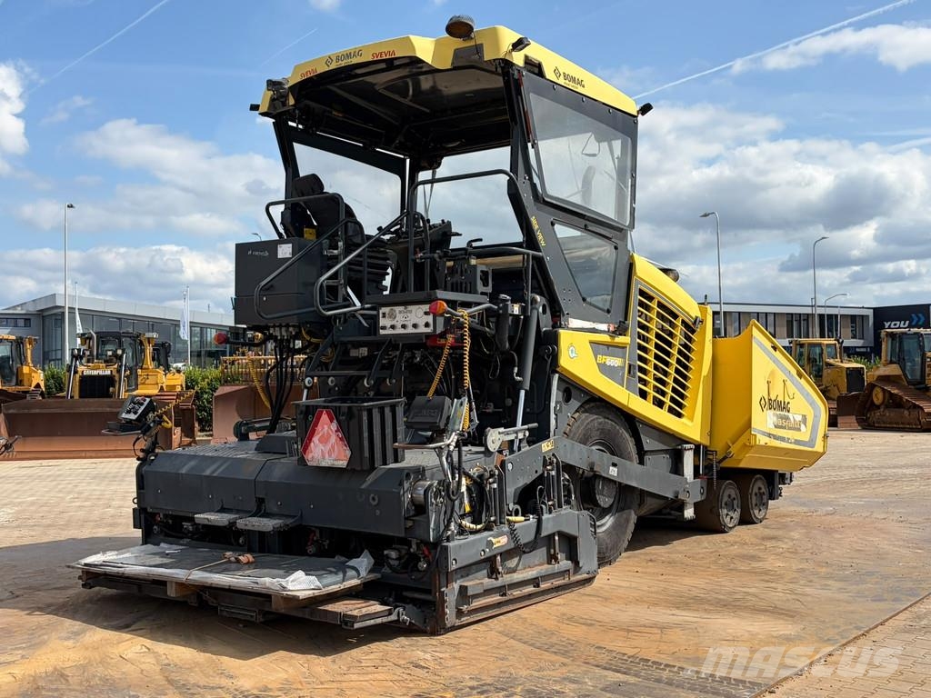 Bomag BF600P-2 incl. 2 x 75 cm extensions Strassenfertiger