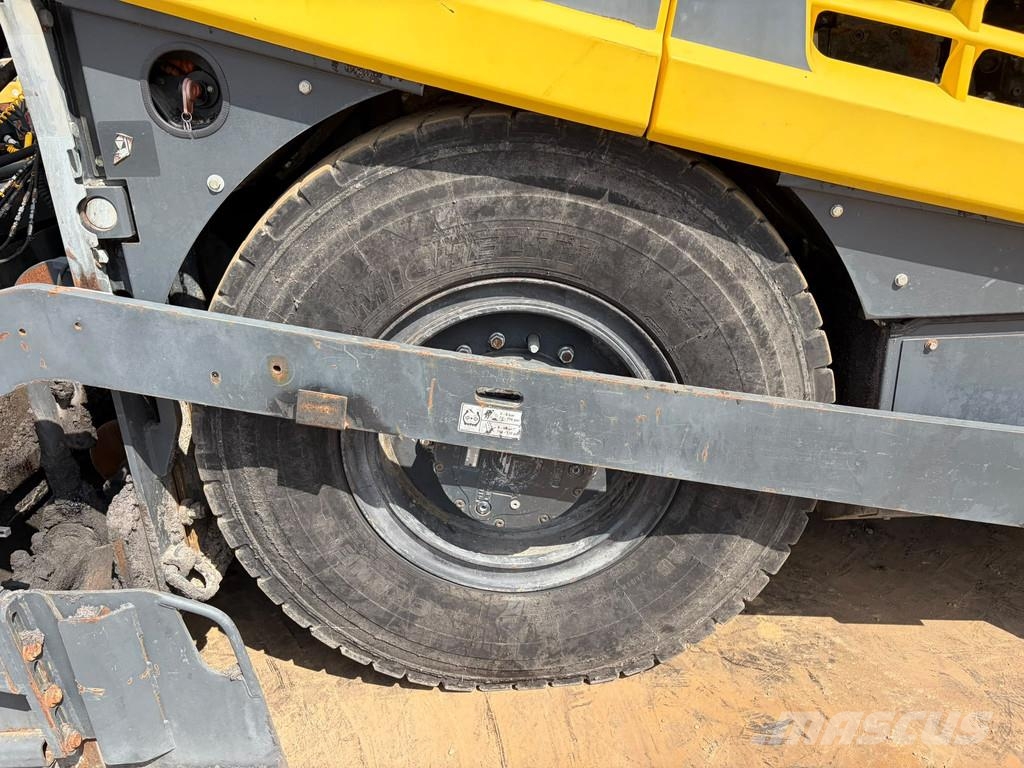 Bomag BF600P-2 incl. 2 x 75 cm extensions Strassenfertiger