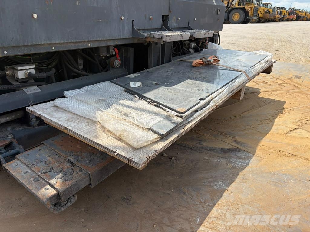Bomag BF600P-2 incl. 2 x 75 cm extensions Strassenfertiger