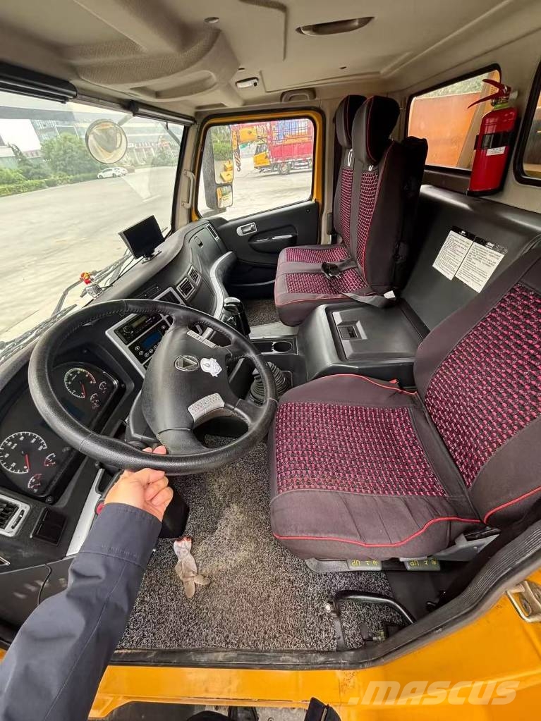 XCMG QY80K5C Всъдеходни кранове