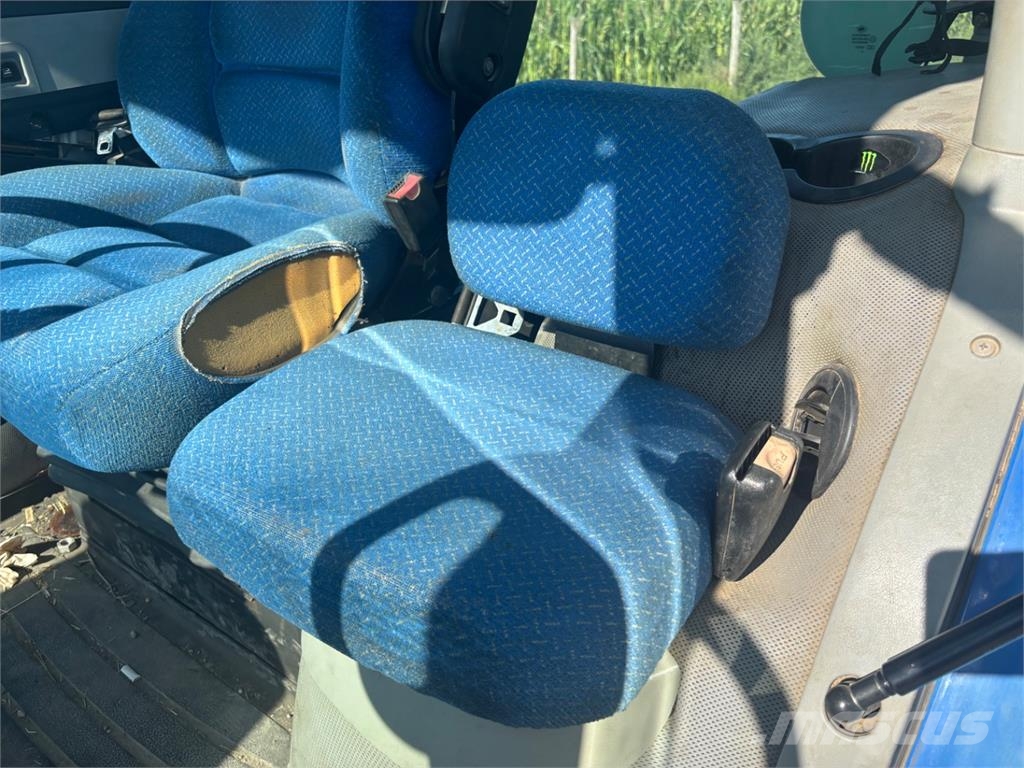 New Holland T8.360 معدات البناء - غير ذلك