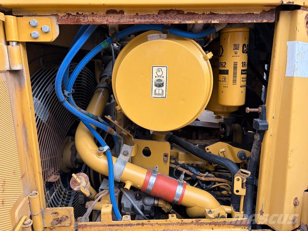CAT D6R2 XL Buldožeri gusjeničari