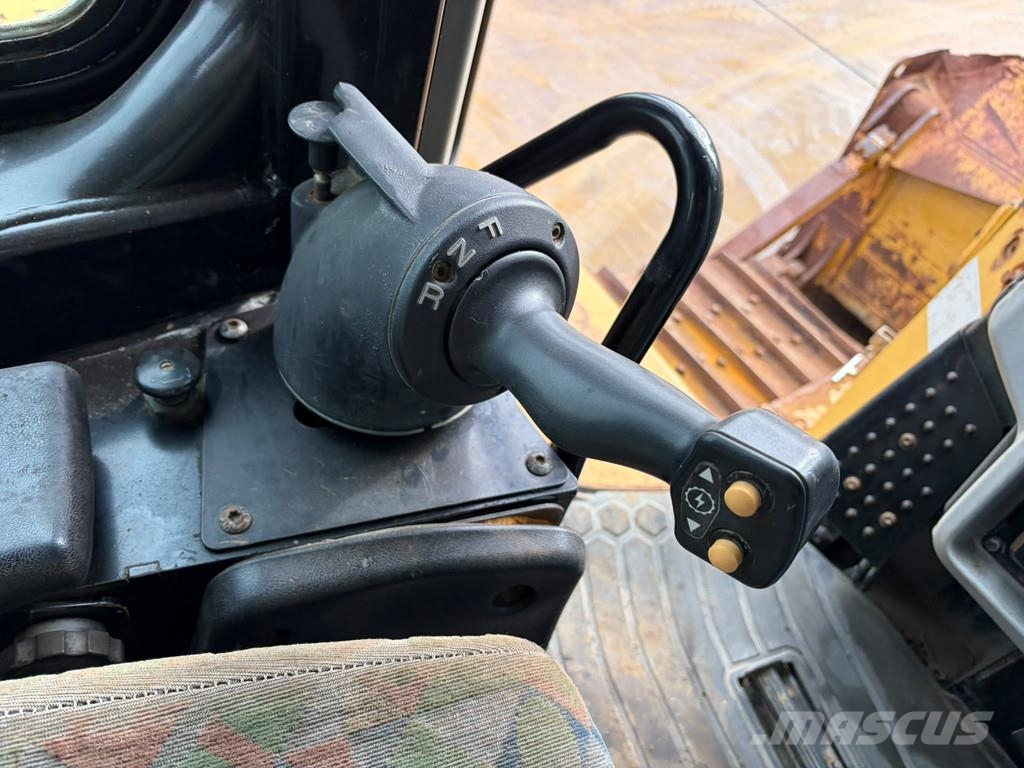 CAT D6R2 XL Buldožeri gusjeničari