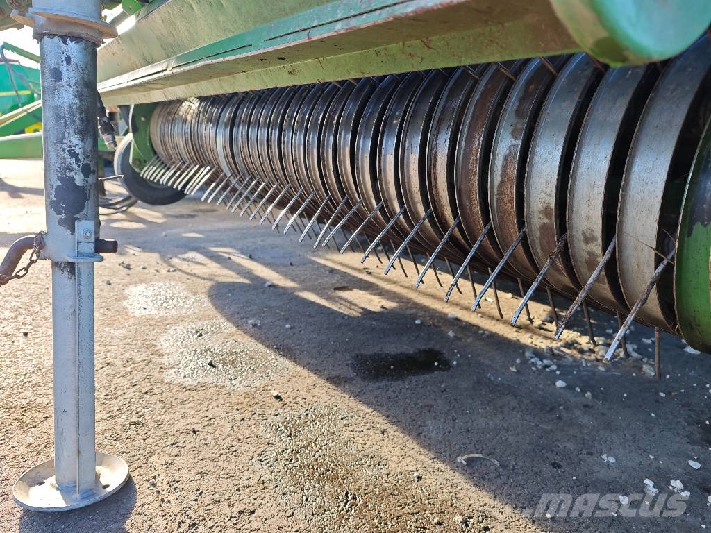 Krone Comprima V 180 XC Ruloonpressid