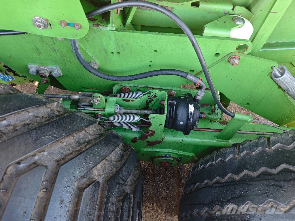 Krone Comprima V 180 XC Ruloonpressid