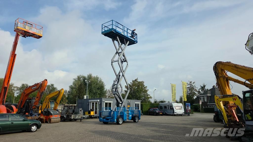 Genie GS-3390 4X4 werkhoogte 12.06m. diesel Schaarhoogwerkers