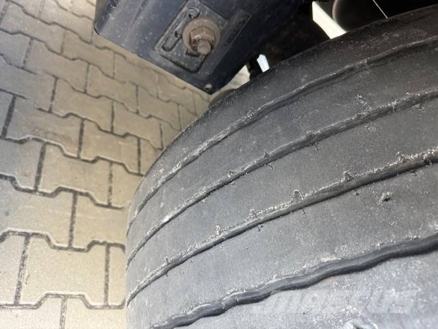 Kässbohrer XS maxima Тентованные полуприцепы