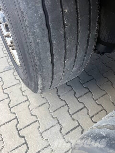 Kässbohrer XS maxima Тентованные полуприцепы