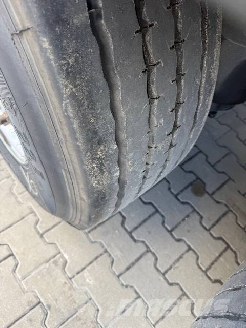 Kässbohrer XS maxima Тентованные полуприцепы