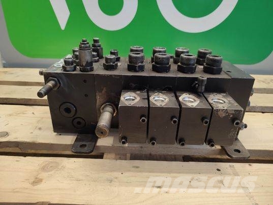 John Deere 3220 (39351496) hydraulic distributor Hydraulika