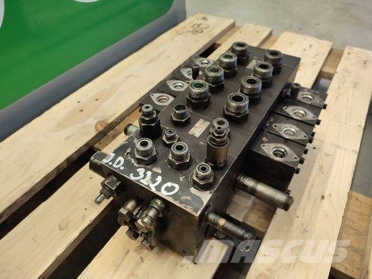 John Deere 3220 (39351496) hydraulic distributor Hydraulika