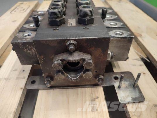John Deere 3220 (39351496) hydraulic distributor Hydraulika