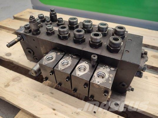 John Deere 3220 (39351496) hydraulic distributor Hydraulika