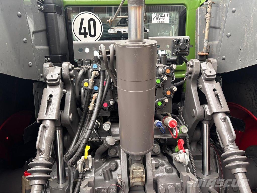 Fendt 824 VARIO PROFI + Трактори