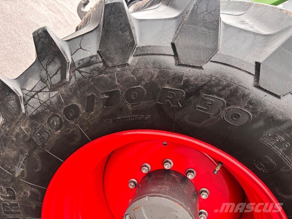 Fendt 824 VARIO PROFI + 拖拉机/农用车