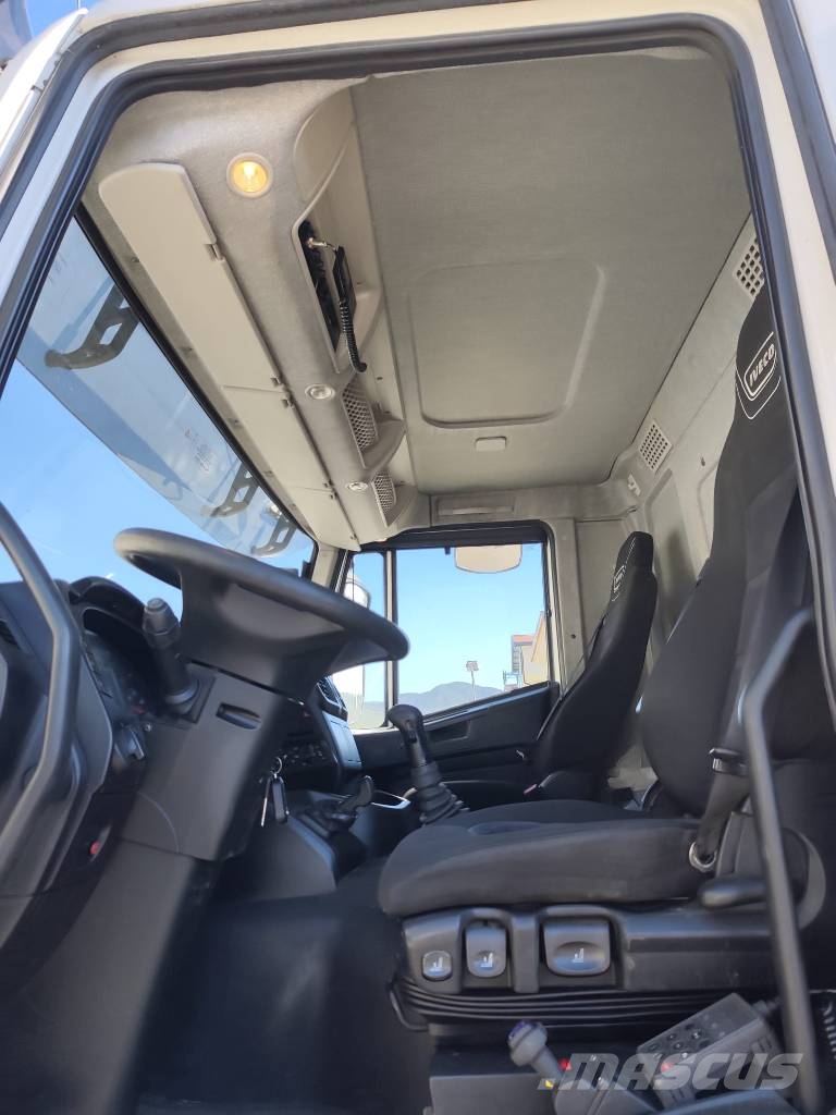 Iveco Stralis 260 S31 XP Vlakke laadvloer met kraan