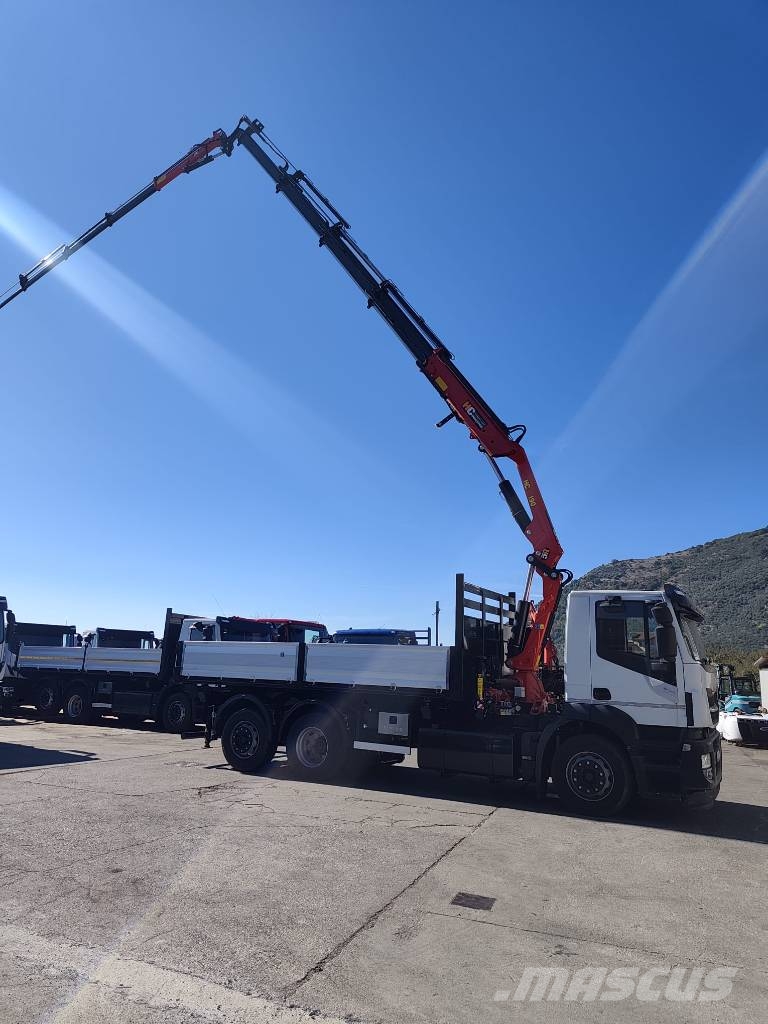 Iveco Stralis 260 S31 XP Vlakke laadvloer met kraan