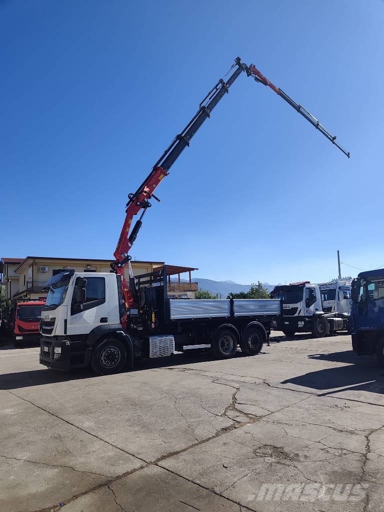 Iveco Stralis 260 S31 XP Vlakke laadvloer met kraan