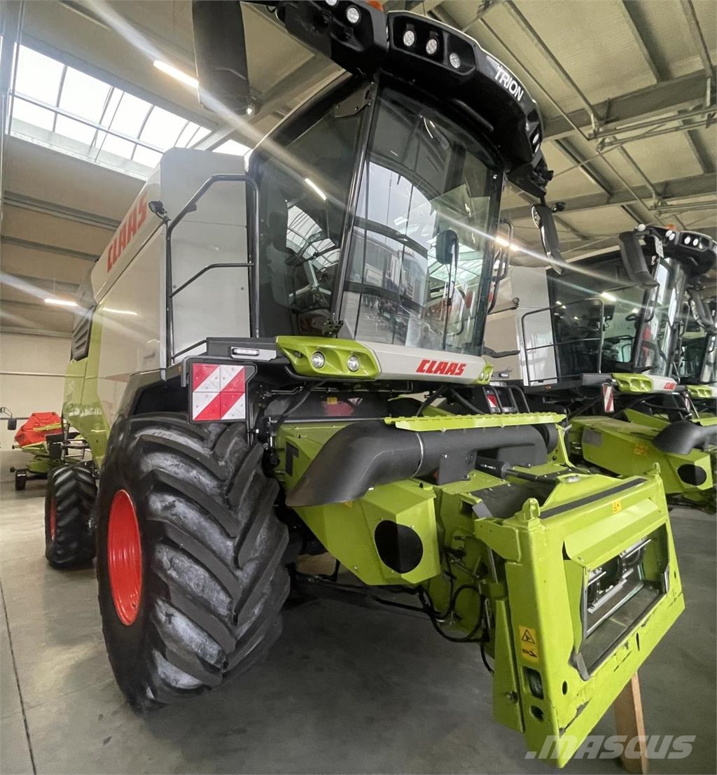 CLAAS Trion 750 Montana حصادات