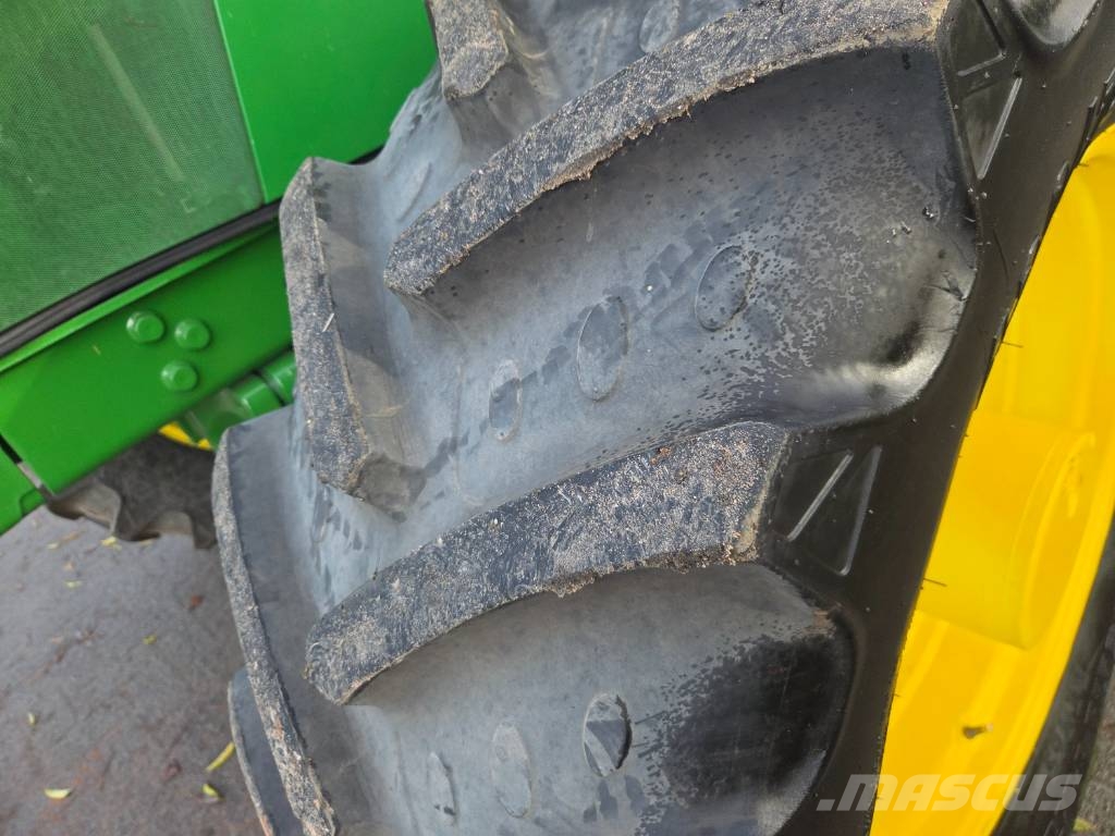 John Deere 6130 R Traktorer