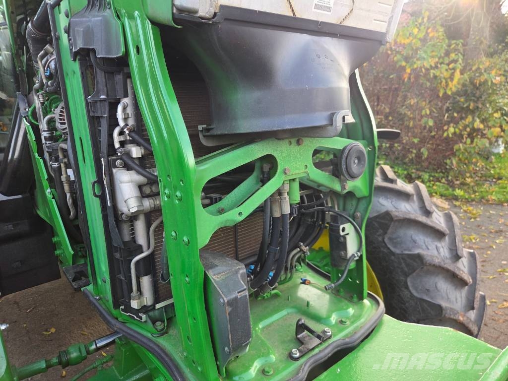 John Deere 6130 R Traktorer