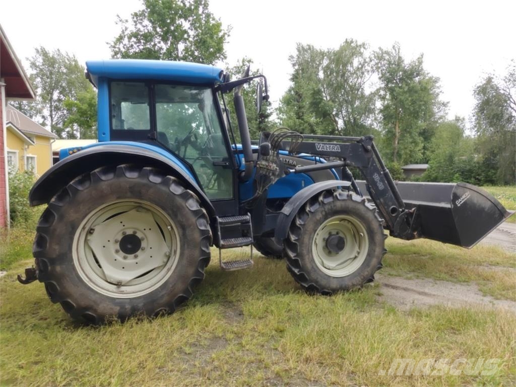 Valtra C100 الجرارات