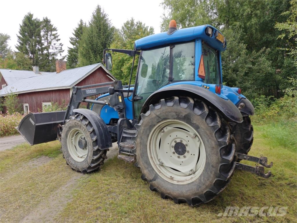 Valtra C100 الجرارات