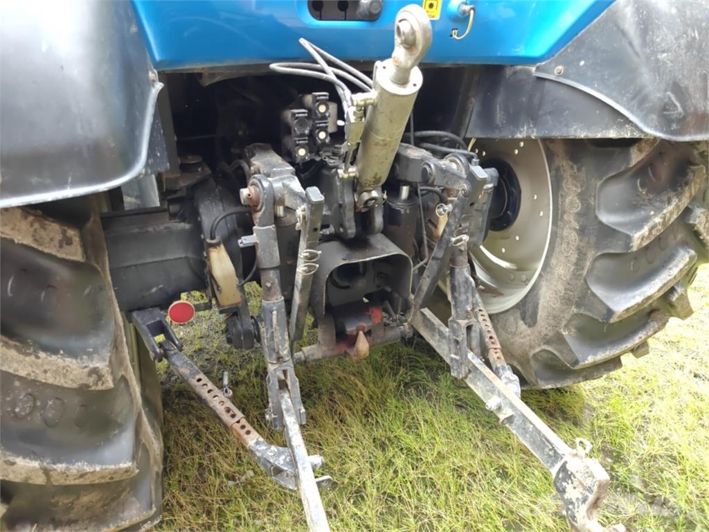 Valtra C100 الجرارات