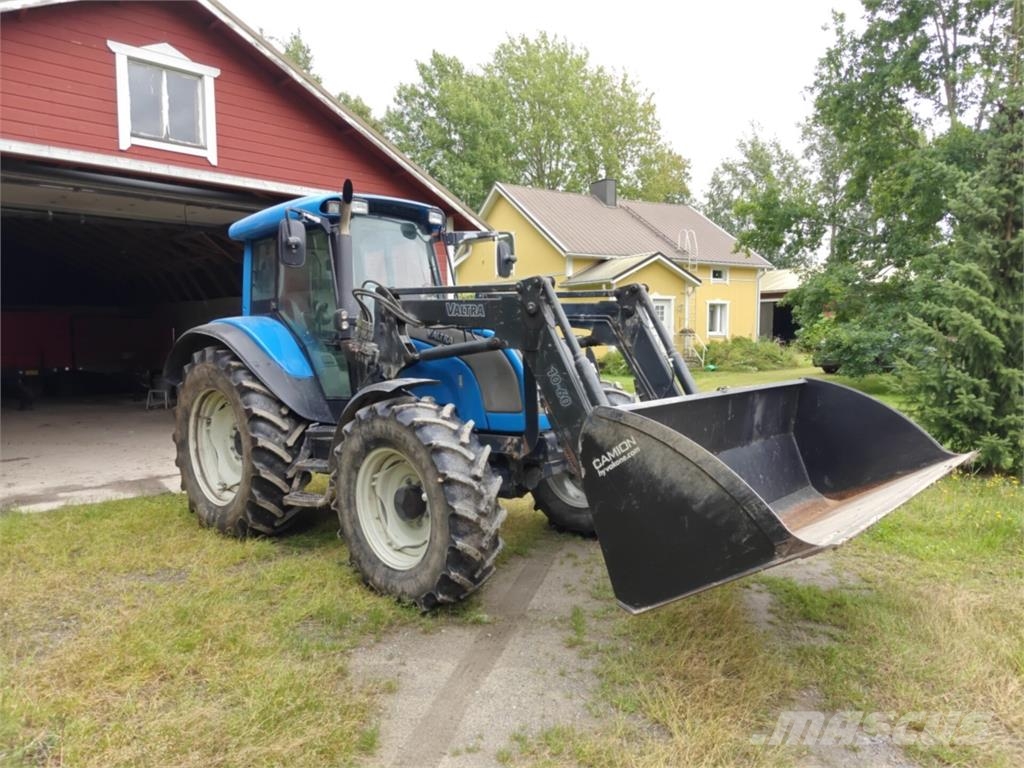 Valtra C100 الجرارات