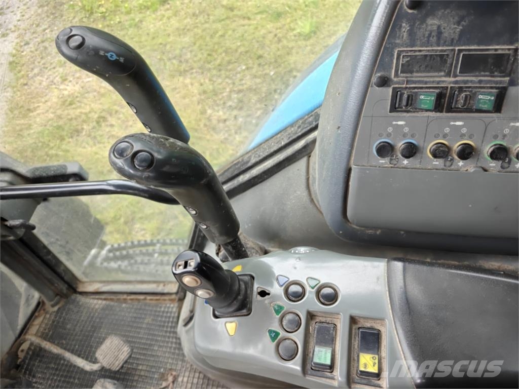 Valtra C100 الجرارات
