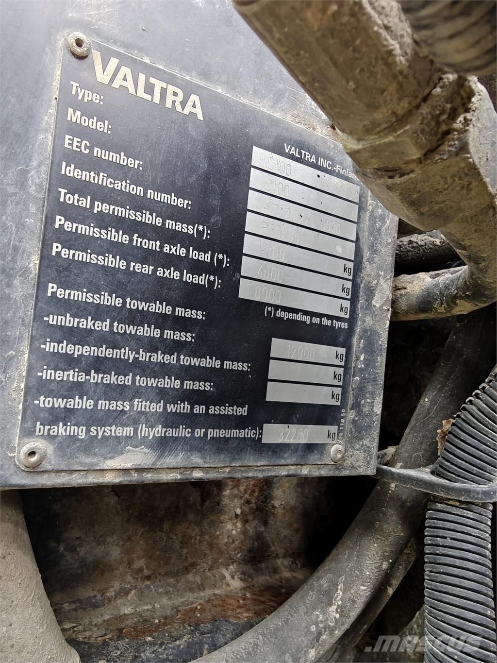 Valtra C100 الجرارات