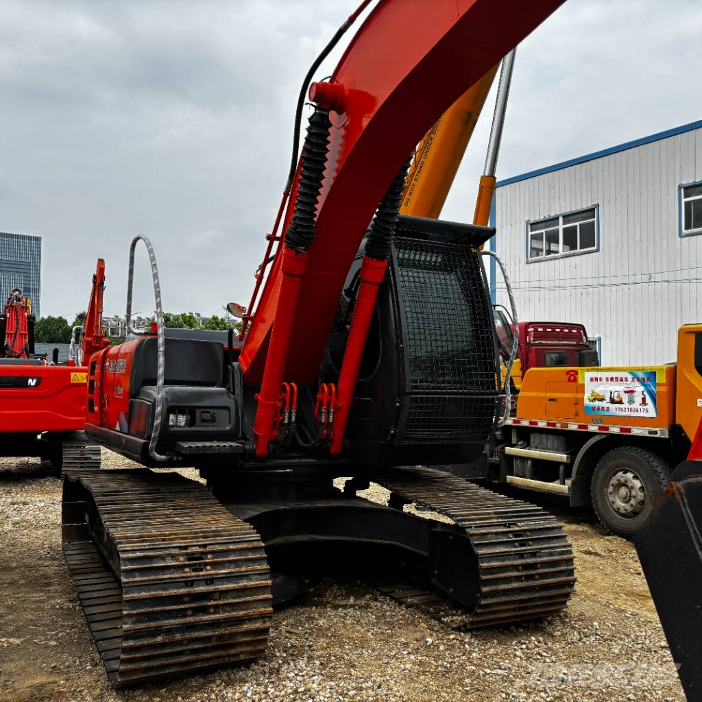 まつ　R-200 Hitachi ZX 200, 2023, China - excavadora sobre orugas - Mascus Español