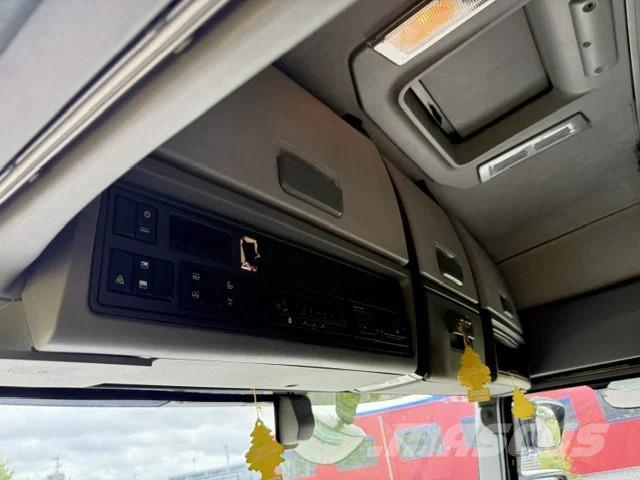 Renault T460 Sleepercab / Euro 6 / 2 x Tank Trekkers