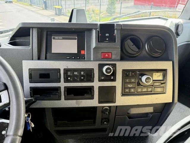 Renault T460 Sleepercab / Euro 6 / 2 x Tank Trekkers