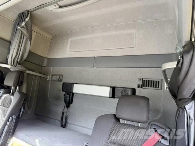 Renault T460 Sleepercab / Euro 6 / 2 x Tank Trekkers