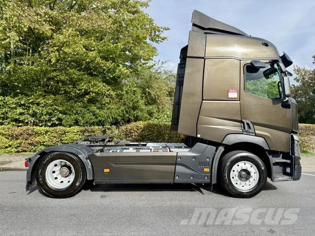 Renault T460 Sleepercab / Euro 6 / 2 x Tank Trekkers