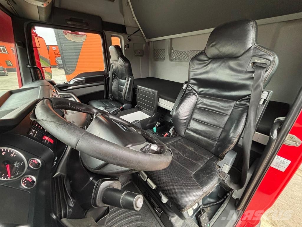 MAN TGX 33.560 6x4 INTARDER / HYDRAULICS Sadulveokid