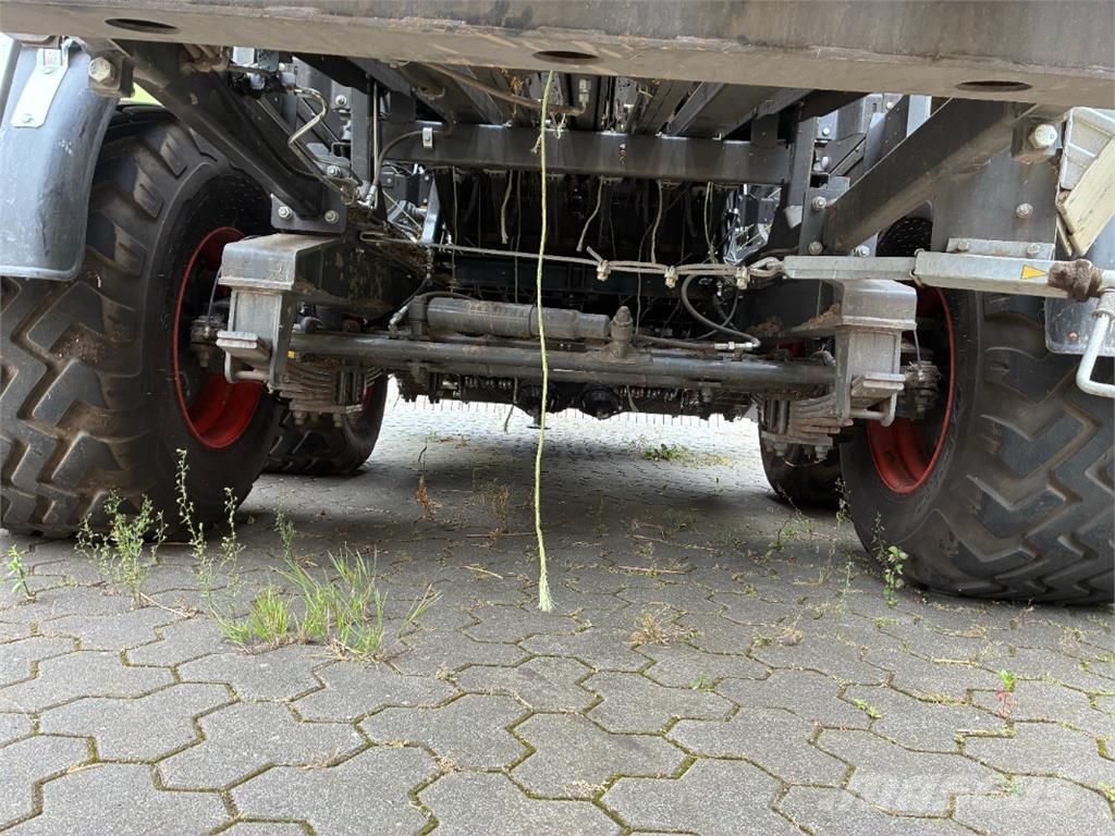 CLAAS Quadrant 5200 FC Tandem 각형 곤포기