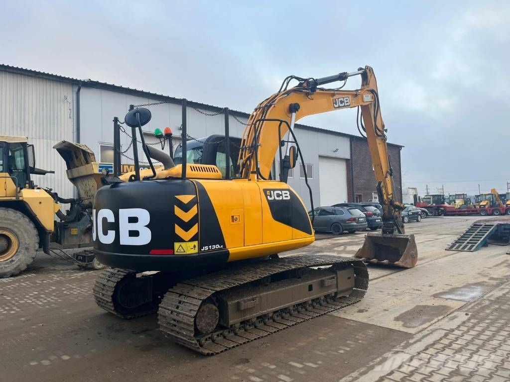 JCB JS 130 LC 履带挖掘机
