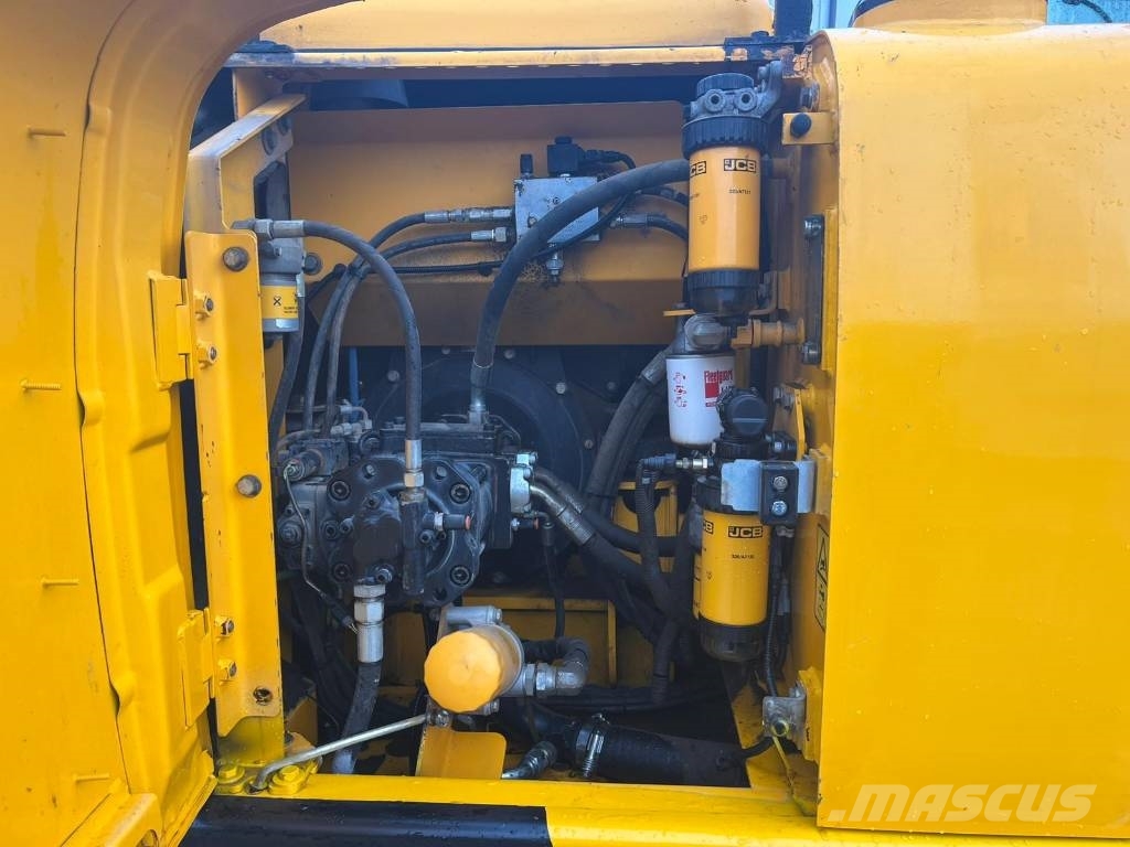 JCB JS 130 LC 履带挖掘机