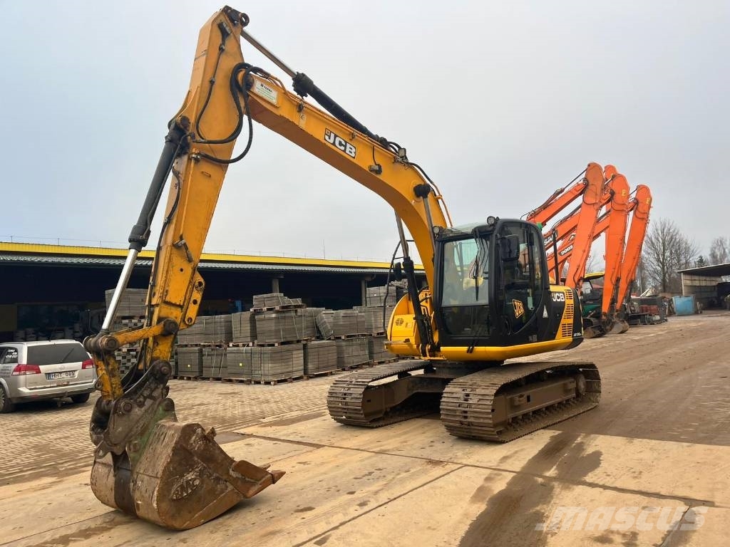 JCB JS 130 LC 履带挖掘机