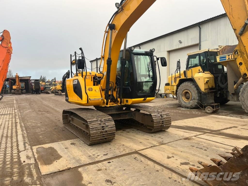 JCB JS 130 LC 履带挖掘机