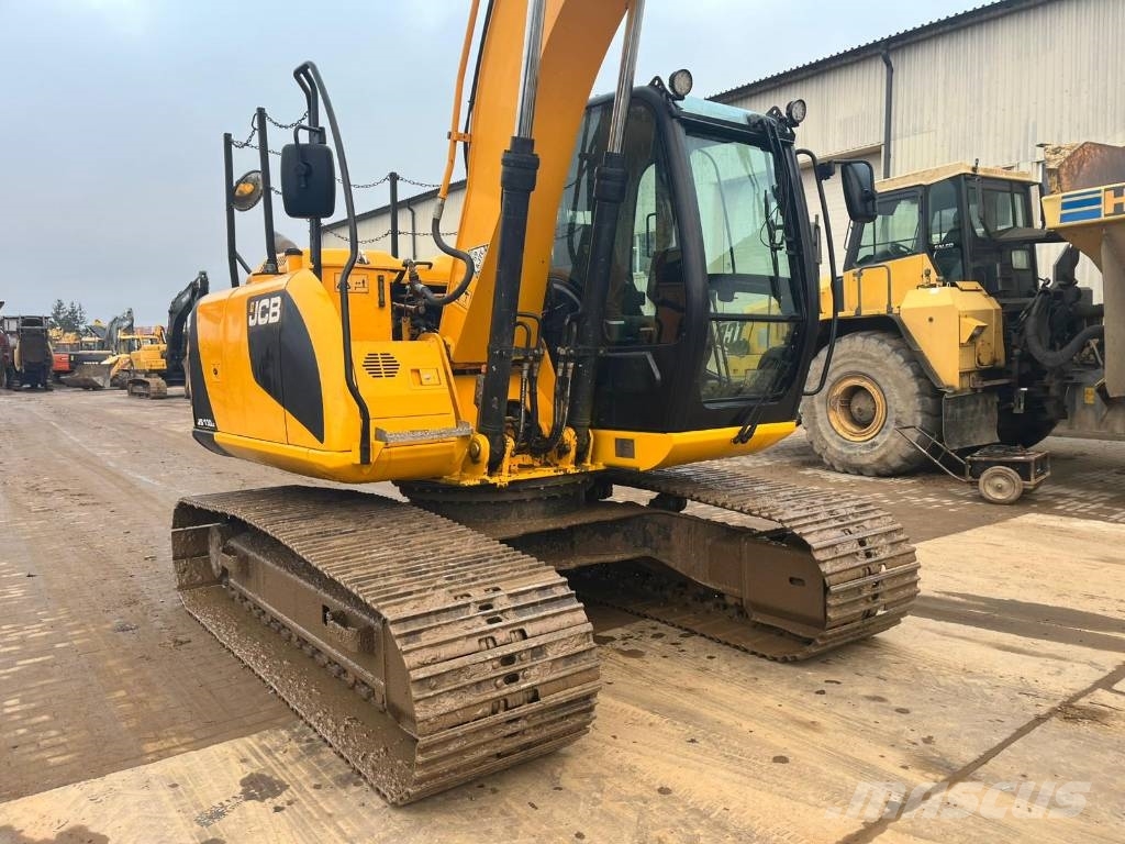 JCB JS 130 LC 履带挖掘机