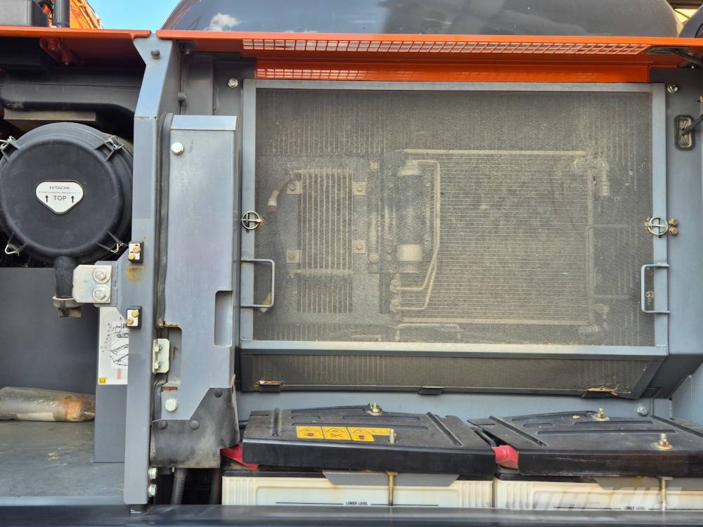 Hitachi ZX 250 LC N-7 Kāpurķēžu ekskavatori
